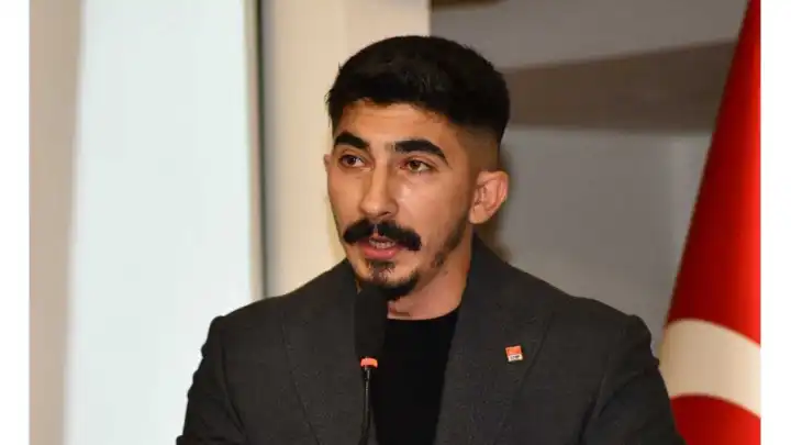 CHP Çiğli Gençlik Kolları Başkanı görevden alındı