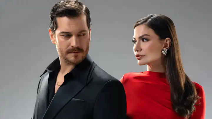 Demet Özdemir, sosyal medya paylaştığı fotoğraflarıyla takipçilerini büyüledi