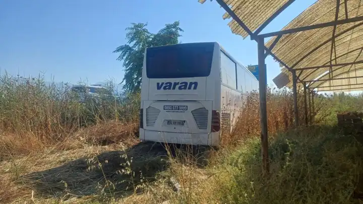 İzmir'e giden yolcu otobüsü yoldan çıktı: 3 yaralı