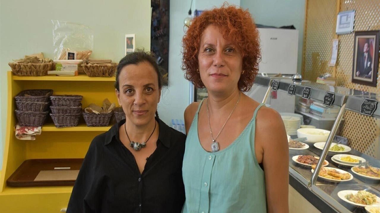 Lise arkadaşlarının hayali 32 yıl sonra gerçekleşti: Butik lokanta açtılar başlıklı video haberin görseli