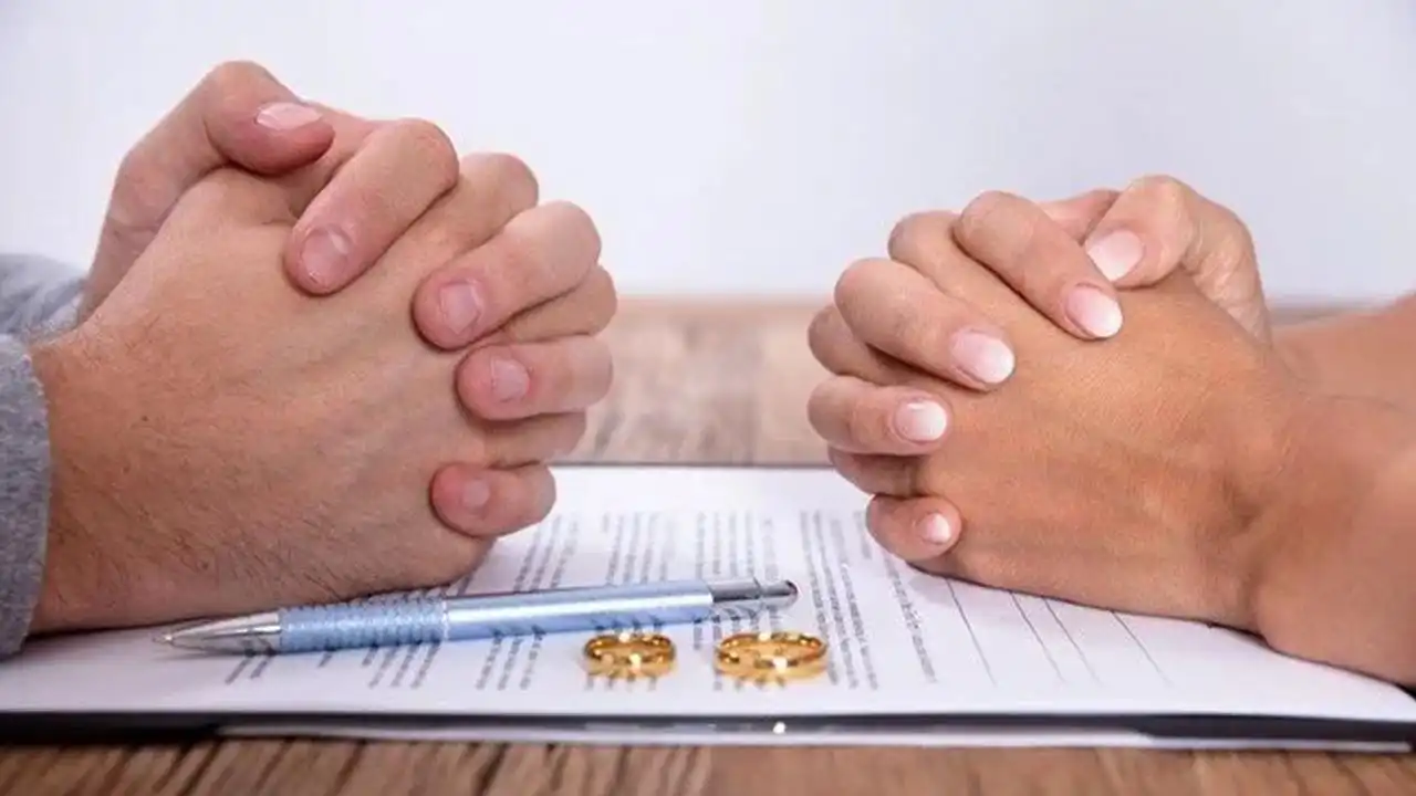 Yargıtay’dan emsal boşanma kararı: Evi sebepsiz terk eden kadın tam kusurlu bulundu! 10 bin lira tazminat ödeyecek