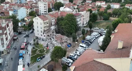 Balıkesir'de büyük deprem: Yıkılan 16 bina havadan görüntülendi