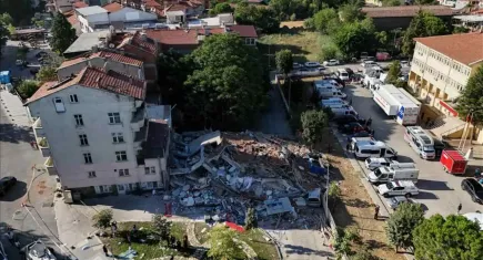 Balıkesir depreminde yıkılan binada ‘kolon kesildi’ iddiası sonrası uzmanı açıkladı: Altında iş yeri olan binalar riskli mi?