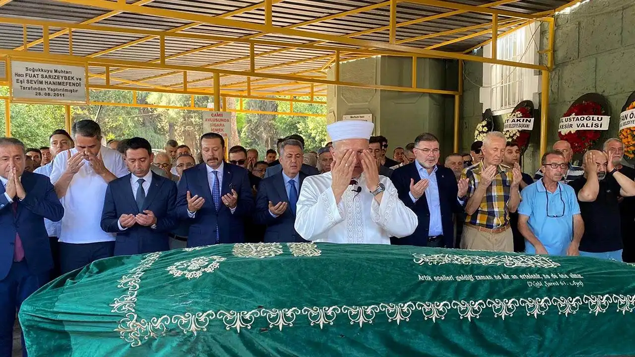 Eylül Tumbar'ın amcası Nihat Önbaş İzmir'de toprağa verildi
