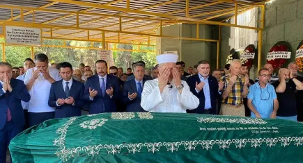 Eylül Tumbar'ın amcası Nihat Önbaş İzmir'de toprağa verildi