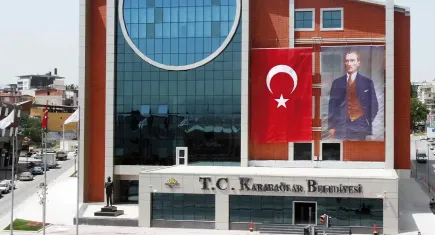 Karabağlar Belediyesi’nden katı atık bedeli açıklaması: Belediyemiz ile pazarcı esnafımız karşı karşıya getirilmek istenmekte