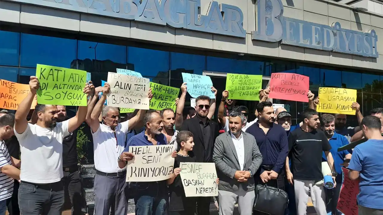 Karabağlar’da katı atık bedeli krizi: Pazarcı esnafından yumurtalı isyan!   