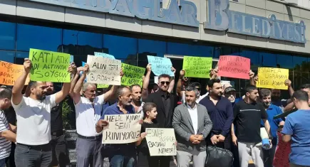 Karabağlar’da katı atık bedeli krizi: Pazarcı esnafından yumurtalı isyan!   