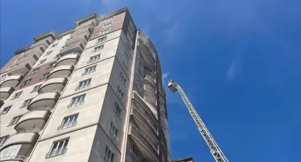 Kayseri’de 14 katlı binada yangın paniği: 4’ü çocuk 8 kişi dumandan etkilendi