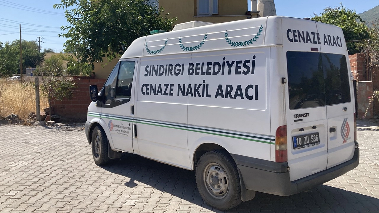 Sındırgı depreminde hayatını kaybeden Nihat Önbaş İzmir’e uğurlandı başlıklı video haberin görseli