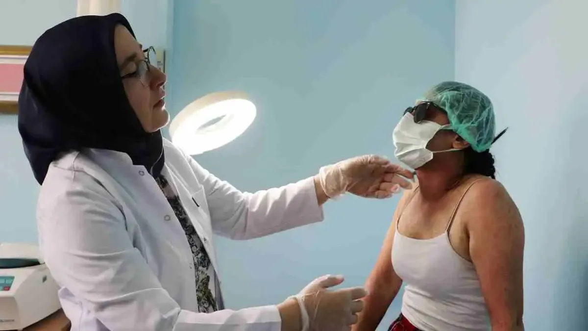 Sosyal medyadan aldığı krem yüzünden yoğun bakıma kaldırıldı: “Bir leke uğruna hayatınızı kaybetmeyin” haberinin görseli