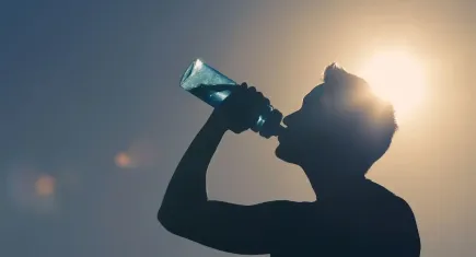 Yanlış zamanda içilen su sağlığınızı bozabilir! Uzmanlardan altın değerinde tavsiyeler