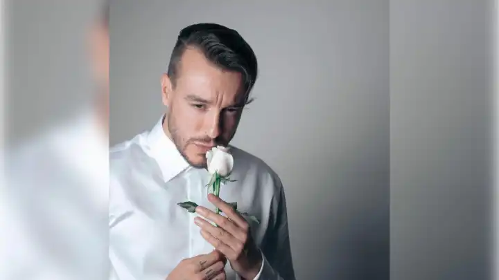 Cem Adrian, 15 Ağustos’ta Çeşme Açıkhava Tiyatrosu’nda Sahne Alacak