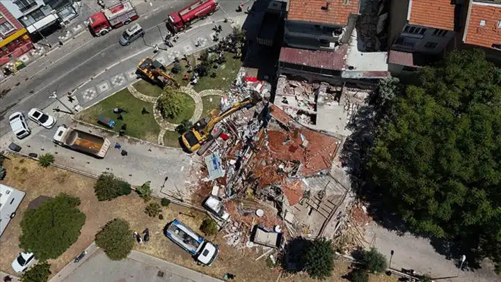 Sındırgı depreminde yıkılan binanın sahibi tutuklandı
