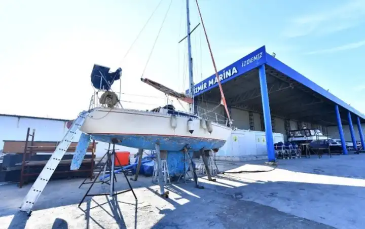 İzmir’de yelkenler rüzgar ile şişmeye devam ediyor
