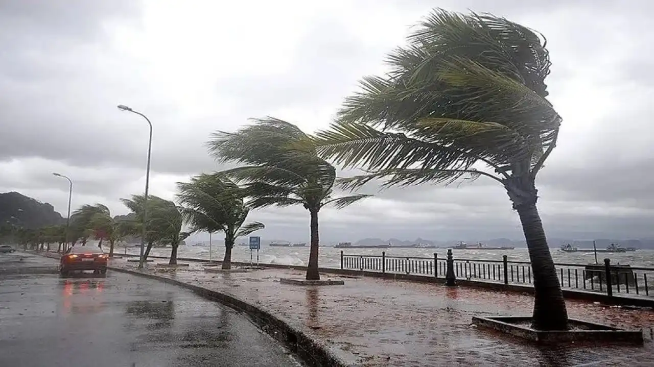 İzmir Valiliği’nden kuvvetli rüzgar ve fırtına uyarısı