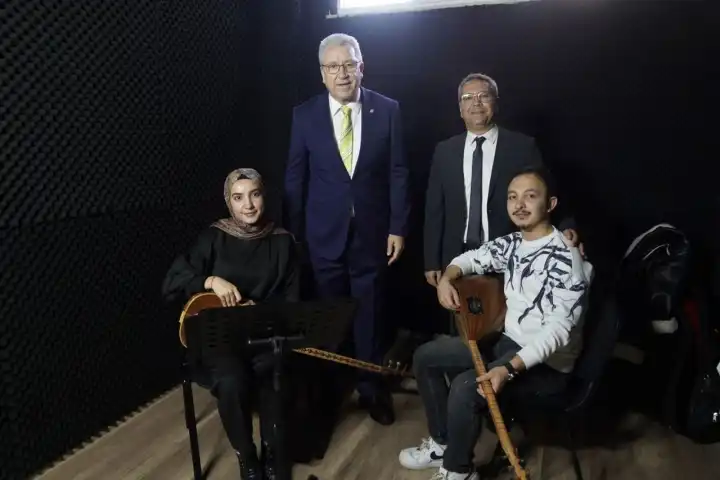 Sanat dünyasının yıldızları EÜ Devlet Türk Musikisi Konservatuvarı’nda yetişiyor 