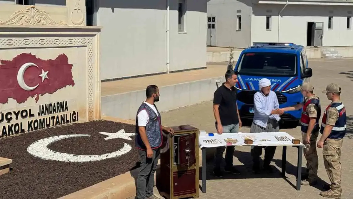 Amcalarının 3 milyon liralık kasasını çalıp gübre altına sakladılar haberinin görseli