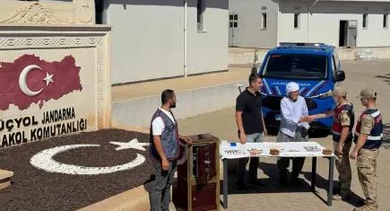 Amcalarının 3 milyon liralık kasasını çalıp gübre altına sakladılar