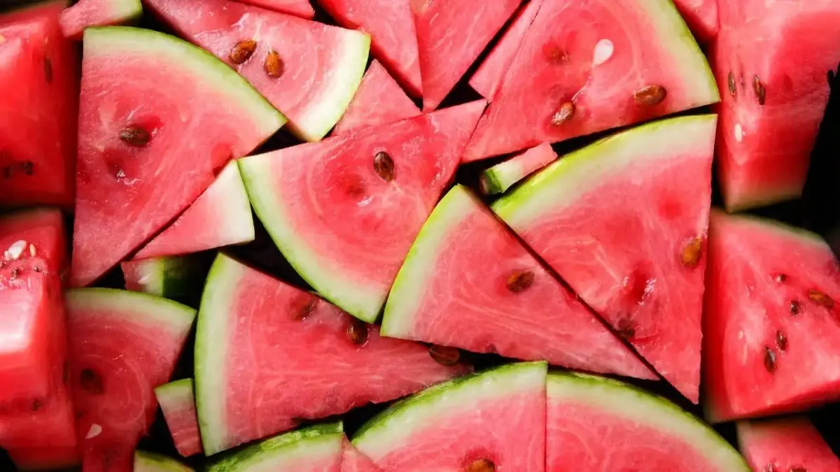 Karpuzun küçük kahramanları: Tuzlu çekirdeklerle sofralarınıza lezzet katın haberinin görseli