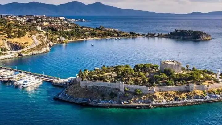 Kuşadası’nda keşif zamanı: Tarihi güzellikler, masmavi plajlar ve saklı koylar