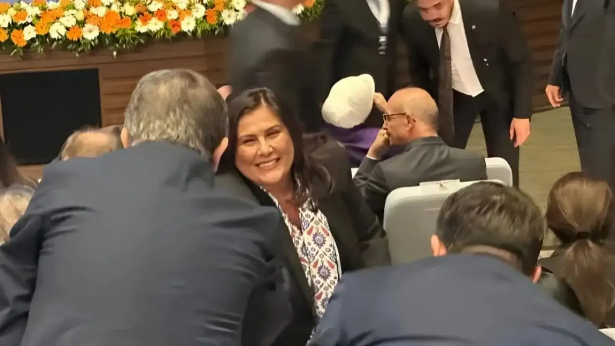 Özlem Çerçioğlu, AK Parti Genel Merkezi&#039;nde haberinin görseli