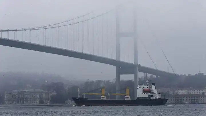 stanbul Boğazı'nda gemi trafiği askıda!
