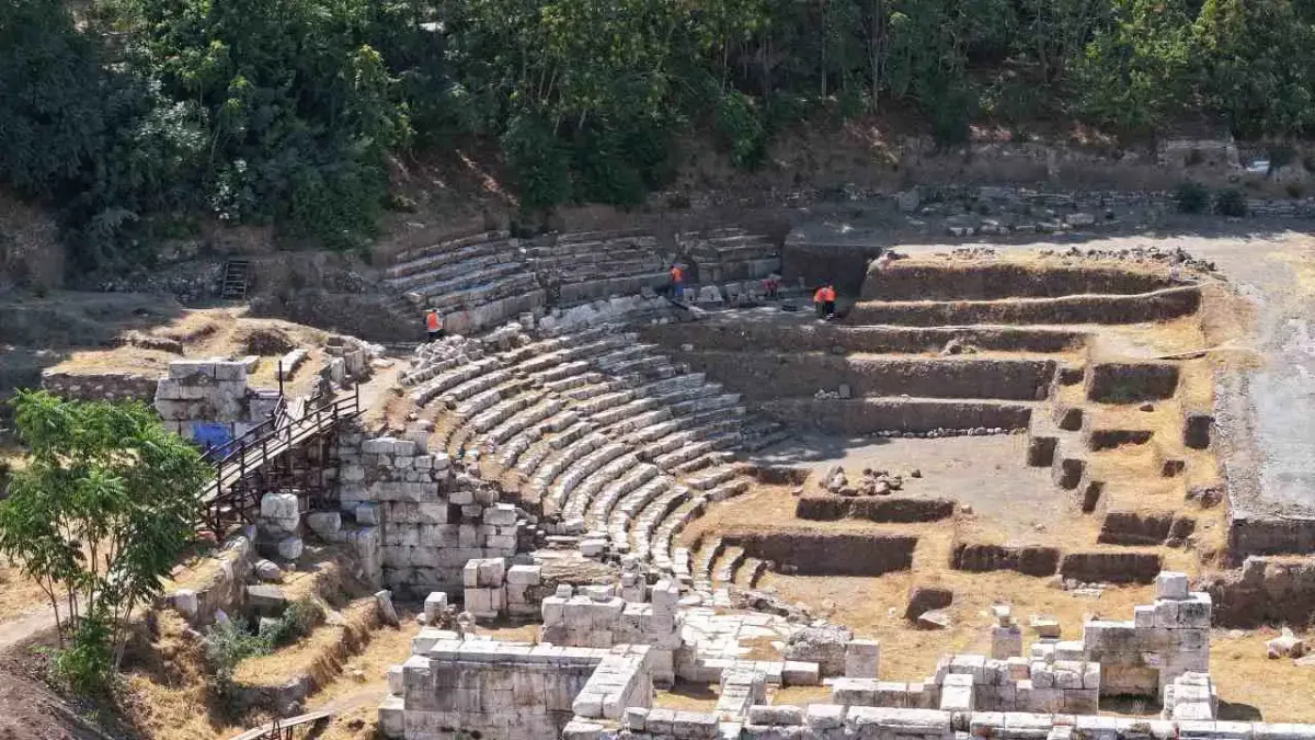 İzmir Büyükşehir Belediyesi&#039;nden Smyrna Antik Kenti&#039;ne 34,5 milyon liralık destek haberinin görseli