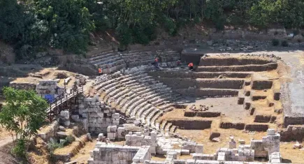 İzmir Büyükşehir Belediyesi'nden Smyrna Antik Kenti'ne 34,5 milyon liralık destek