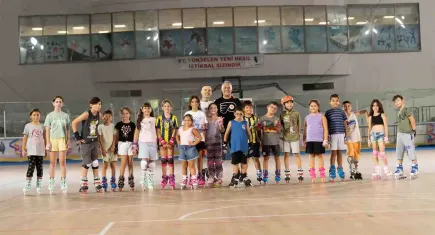 İzmir'de tekerlekli paten kurslarına büyük ilgi: Hem çocuklar hem aileler memnun
