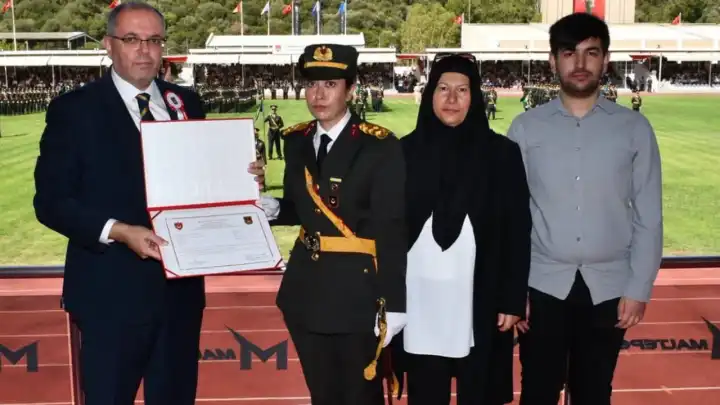 Şehit Ömer Halisdemir'in kızı teğmen oldu!