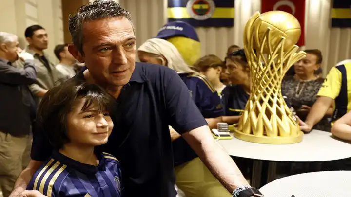 Ali Koç, İzmir'de  Göztepe maçı öncesi çocuklarla bir araya geldi