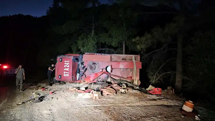 Antalya'daki yangında orman işçileri yaralandı