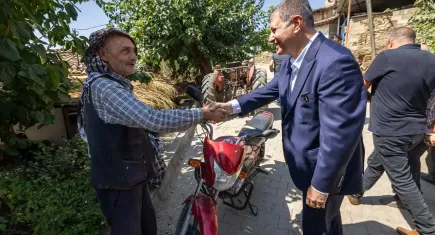 Başkan Cemil Tugay, yangından etkilenen Köseler Mahallesi’ni ziyaret etti
