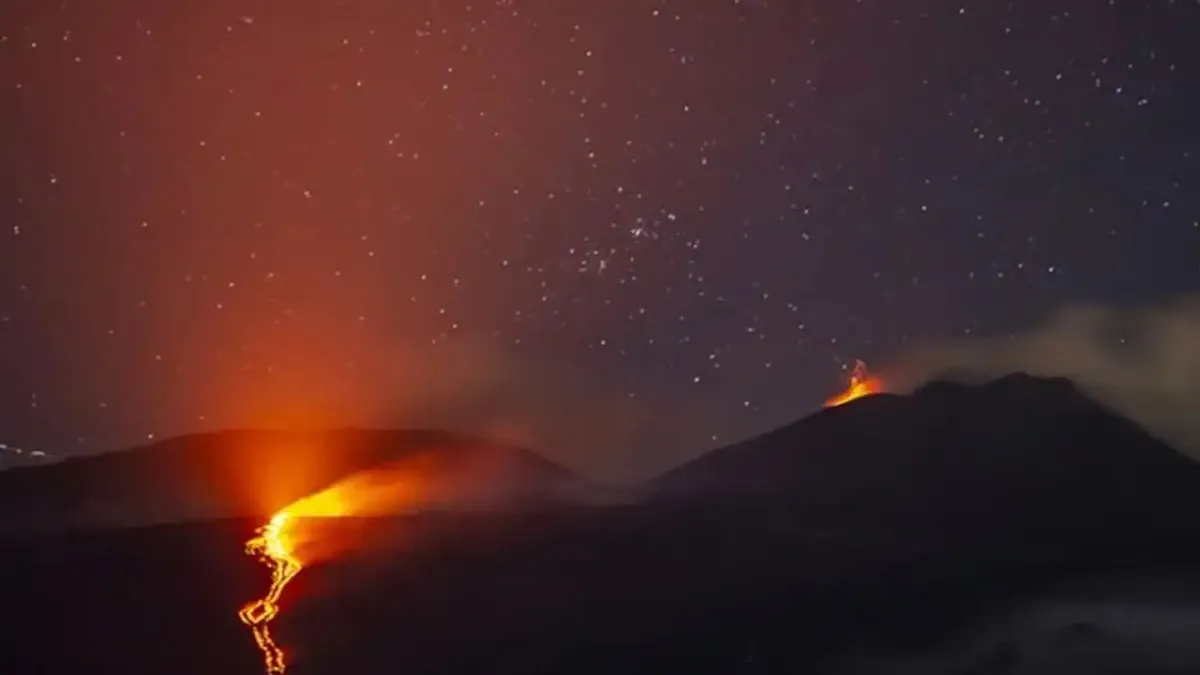 Etna Yanardağı lav püskürttü haberinin görseli