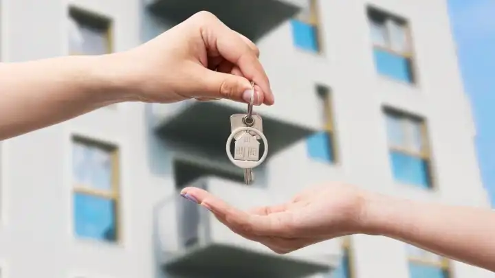 Paylaşımlı ev geleneği büyüyor! Kiralar artıyor, bütçeler daralıyor, ev bulunamıyor! Peki nedir Paylaşımlı ev modeli?