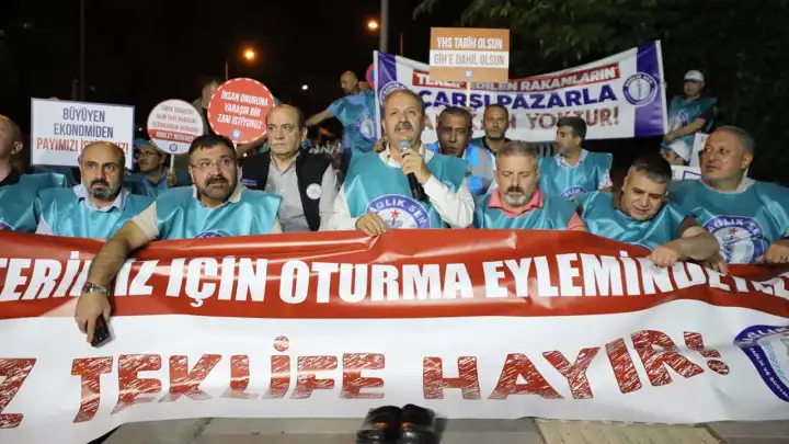 Sağlık-Sen'den 112 dakikalık oturma eylemi