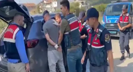 Eyüpsultan’da jandarmadan vale kılığıyla uyuşturucu operasyonu