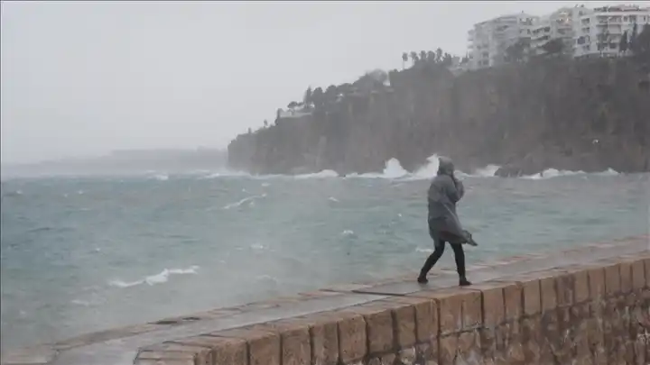 Meteoroloji uyardı: Batı Akdeniz’e fırtına geliyor 