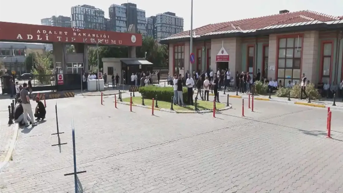 Silahlı saldırıda öldürülen taksici Sefer Kaya’nın ağabeyi: Biz evden kefenimizle çıkmak zorunda değiliz haberinin görseli