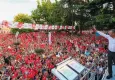 Aydın’da CHP’den AK Parti’ye geçen Özlem Çerçioğlu’na mitingde sert pankartlı tepki!