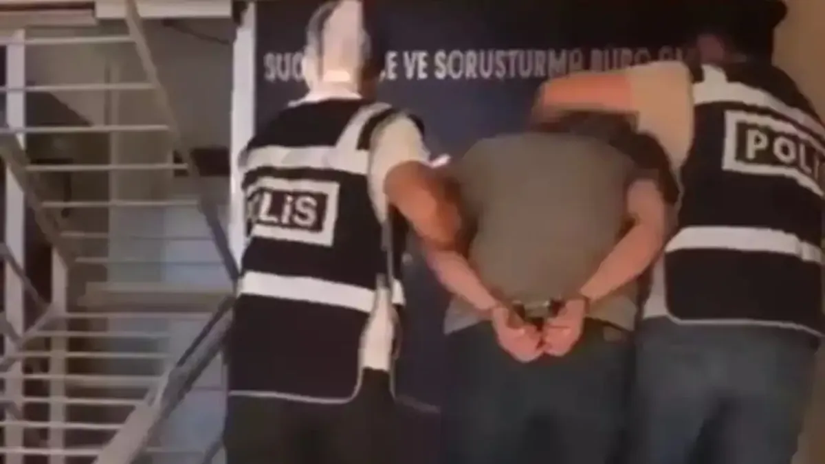 Cezaevi firarisi İzmir’de 3 araba çaldı, sahte kimlikle yakalandı haberinin görseli