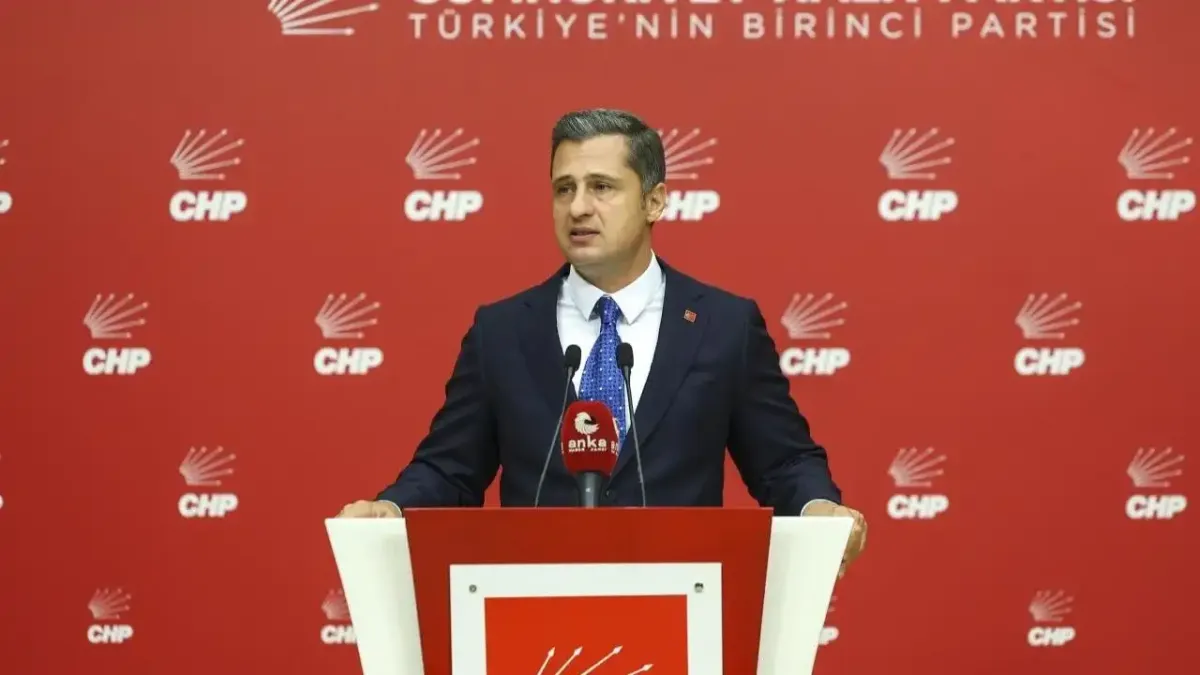 CHP’den sert çıkış: “Açlık sınırı 26 bin lirayken o koltuklarda oturamazsınız!” haberinin görseli