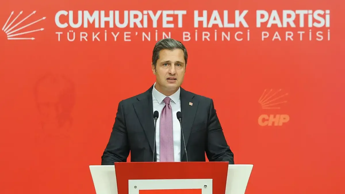 Deniz Yücel'den Çerçioğlu'na sert eleştiri: Artık kadın seçmenlere denize mayoyla girmemeleri gerektiğini mi anlatır... haberinin görseli