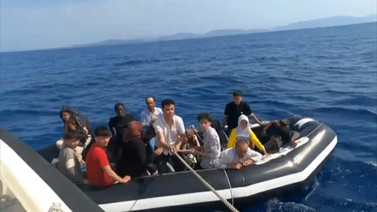 Ege’de tehlikeli yolculuk! Seferihisar’da 23 göçmen kurtarıldı haberinin görseli