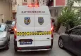 İstanbul'da ailesini rehin alan kişi polisi görünce 3'üncü kattan atladı!