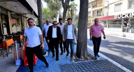 Bornova’da asfaltlama çalışmaları sürüyor