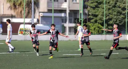 Buca’da Zafer Kupası Başladı: U14 Futbolcular 30 Ağustos Heyecanını Yaşıyor