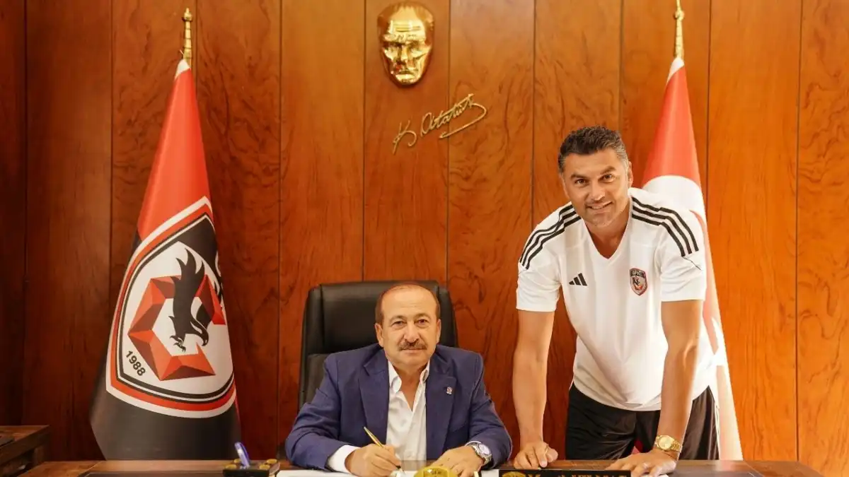 Burak Yılmaz geri döndü! Bu kez futbolcu değil, teknik direktör olarak haberinin görseli