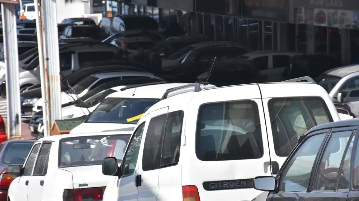 İzmir'de araç kiralama talebi zirveye çıktı: Kapora dolandırıcılığına dikkat haberinin görseli
